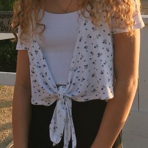 brandy melville tie floral top